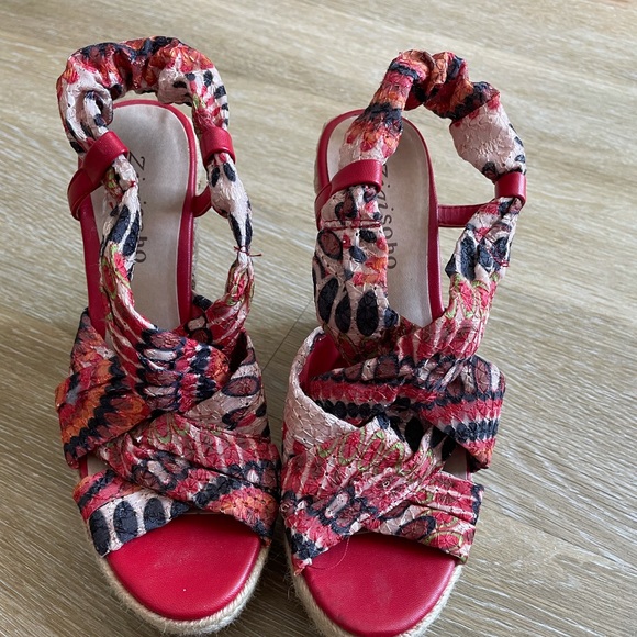 Cute wedges - Picture 1 of 3